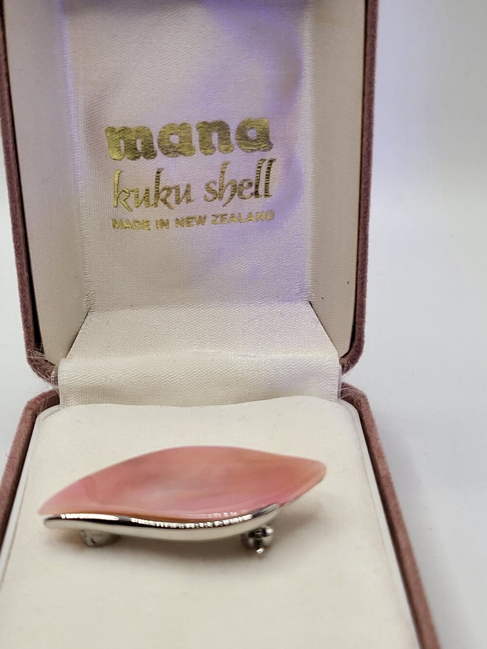 Vintage New Zealand Mena Kuku Shell Pink Leaf Brooch Pin w Box